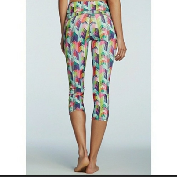Fabletics colorful geometric print crop leggings L - Picture 11 of 15